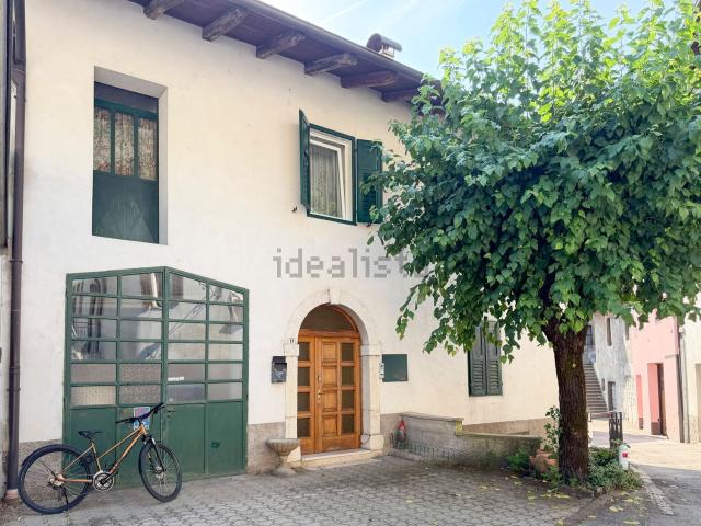 Villetta indipendente in vendita di 370 m² in Via Canevarie, 17