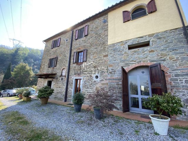 Villetta indipendente in vendita di 370 m² in Via Carraia, 227