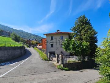 Villetta indipendente in vendita di 370 m² in Via al Lago