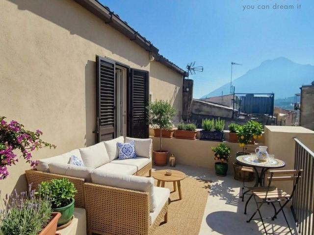 Villetta indipendente in vendita di 370 m² in Via la Mantia, 2