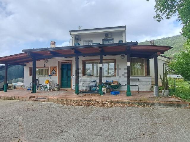 Villetta indipendente in vendita di 370 m² in Via San Nicola, 12