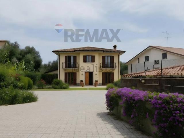 Villetta indipendente in vendita di 370 m² in Via Peppino Impastato, 28