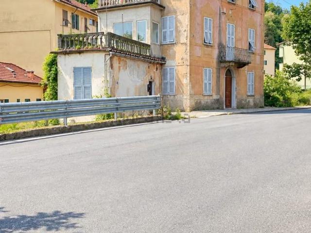 Villetta indipendente in vendita di 370 m² in Via Roma, 13