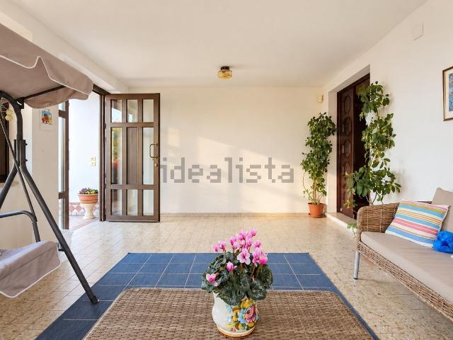 Villetta indipendente in vendita di 370 m² in Via Roma