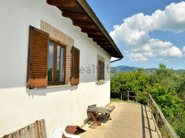 Villetta indipendente in vendita di 370 m² in Via Umberto I
