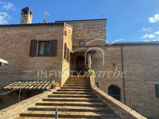 Villetta indipendente in vendita di 370 m² in Via Virgil Grissom, 37