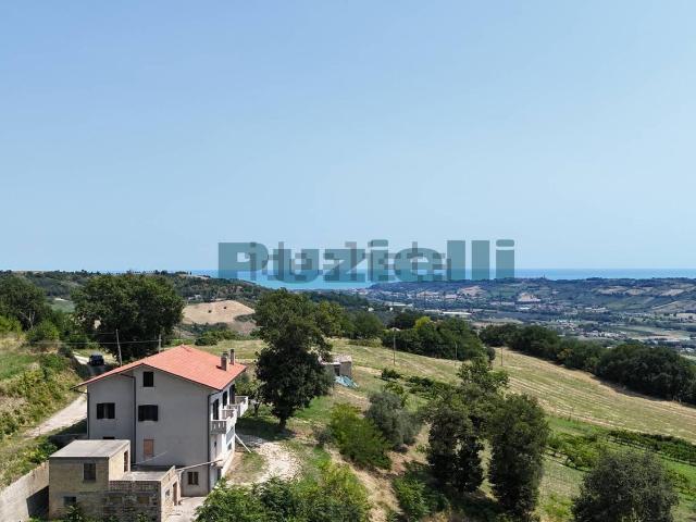 Villetta indipendente in vendita di 370 m² in Contrada Monti
