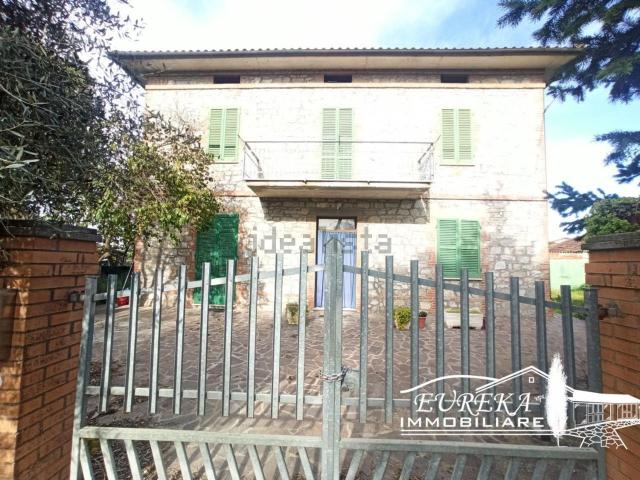 Villetta indipendente in vendita di 371 m² in Via Roma
