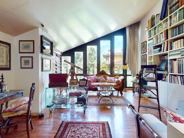 Villetta indipendente in vendita di 372 m² in Via Giuseppe Ungaretti, 19