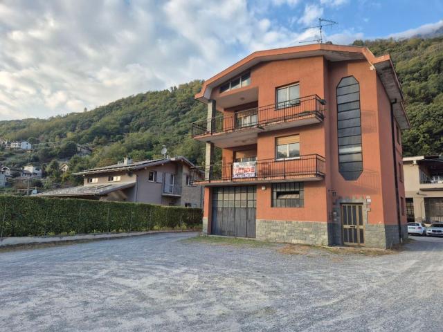 Villetta indipendente in vendita di 373 m² in Via Valeriana, 17