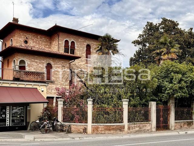 Villetta indipendente in vendita di 373 m² in Piazza Vittoria, 9