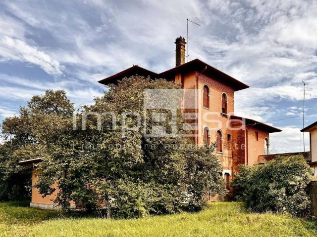 Villetta indipendente in vendita di 373 m² in Piazza Vittoria, 9