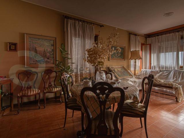 Villetta indipendente in vendita di 373 m² in Strada Provinciale 163