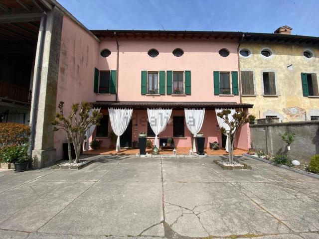 Villetta indipendente in vendita di 374 m² in Via Dante, 28
