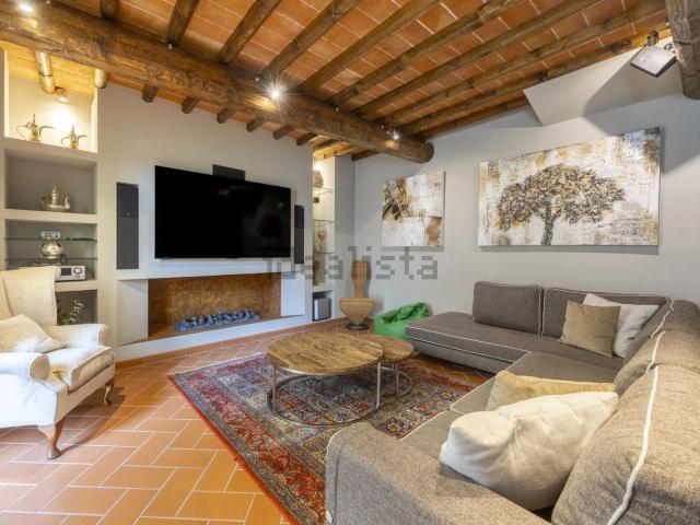 Villetta indipendente in vendita di 374 m² in Via dei Landi