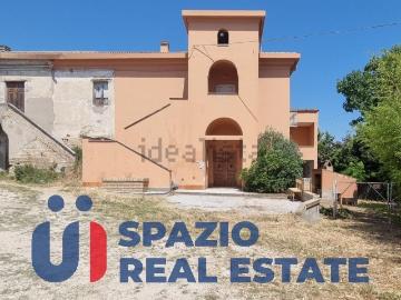 Villetta indipendente in vendita di 374 m² in Via Pescarina
