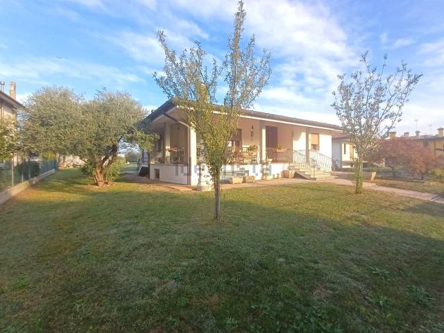 Villetta indipendente in vendita di 375 m²