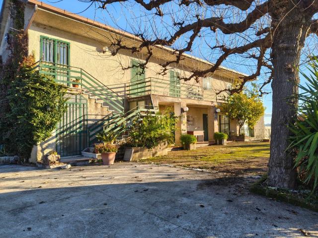 Villetta indipendente in vendita di 375 m² in Via Selvetelle