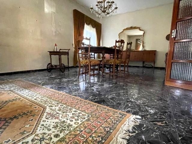 Villetta indipendente in vendita di 375 m² in Via Volterrana