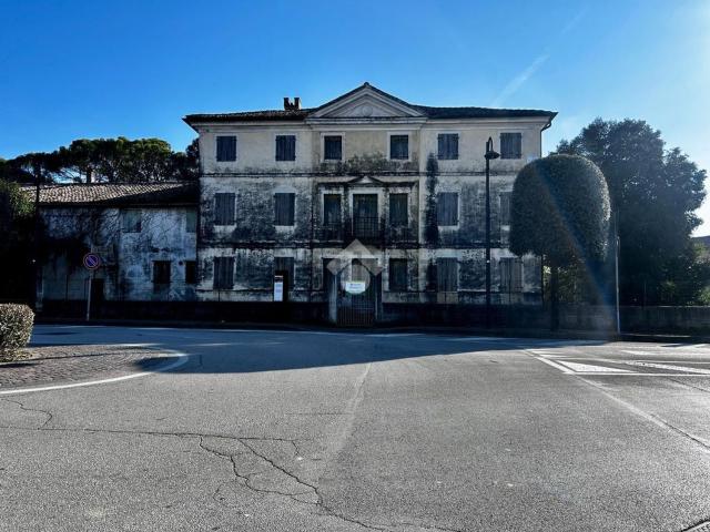 Villetta indipendente in vendita di 376 m² in Via Giovanni Battista Cossetti, 19
