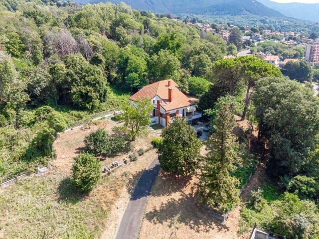 Villetta indipendente in vendita di 376 m² in Via San Martino, 8
