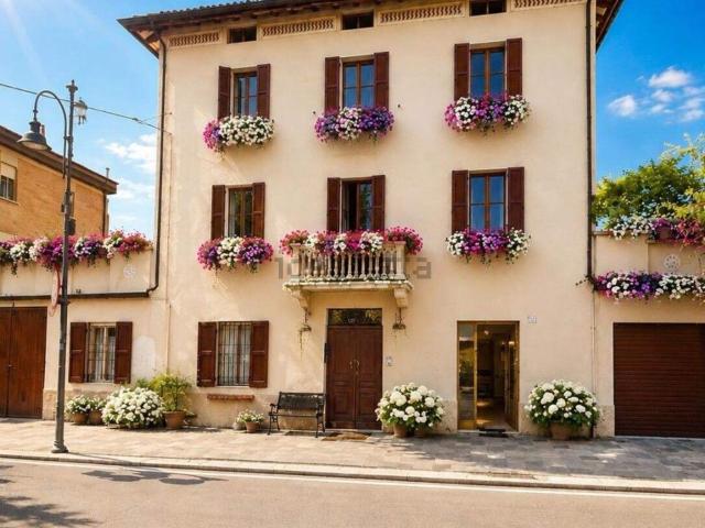 Villetta indipendente in vendita di 376 m² in Via Toschi