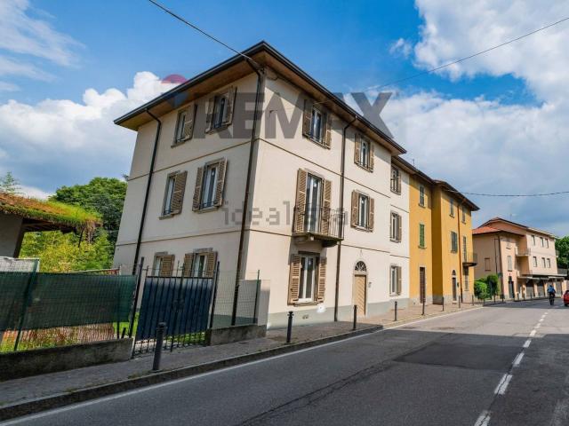 Villetta indipendente in vendita di 377 m² in Via Antonio Locatelli, 8