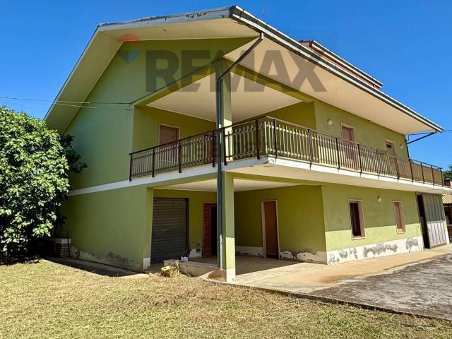 Villetta indipendente in vendita di 377 m² in Via Arenile, 77