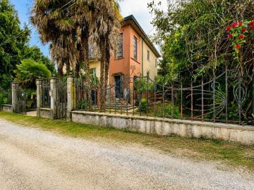 Villetta indipendente in vendita di 377 m² in Strada delle Cattane