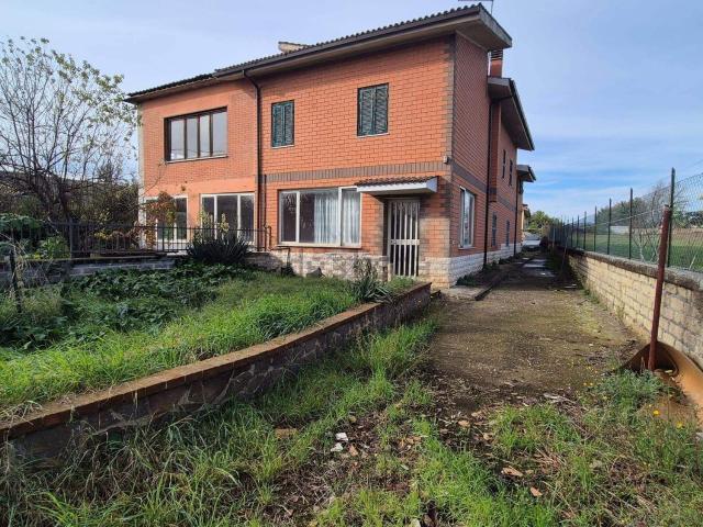 Villetta indipendente in vendita di 380 m²