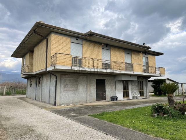 Villetta indipendente in vendita di 380 m²