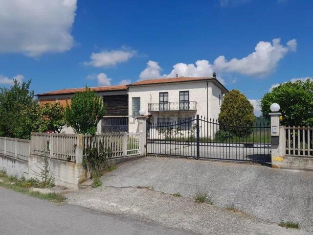 Villetta indipendente in vendita di 380 m²