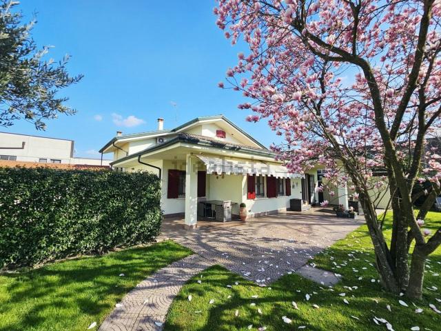 Villetta indipendente in vendita di 380 m² in Via Canton