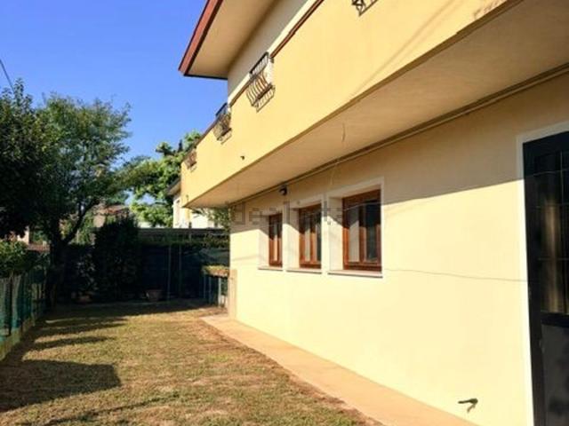 Villetta indipendente in vendita di 380 m² in Via Aldo Moro