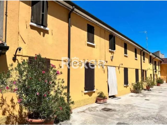 Villetta indipendente in vendita di 380 m² in Via della Libertà