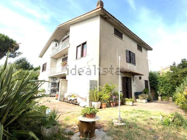 Villetta indipendente in vendita di 380 m² in Via delle Grotte, 1370