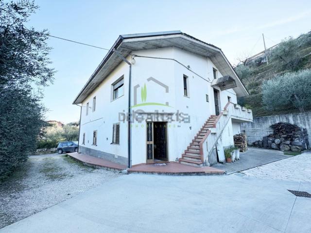 Villetta indipendente in vendita di 380 m² in Via Fonte di Campo