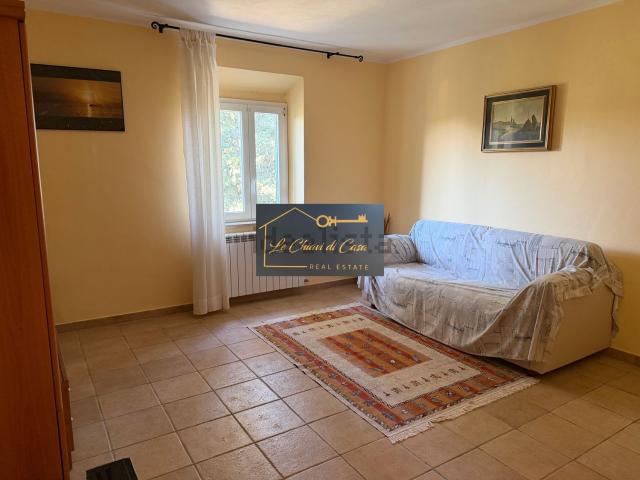 Villetta indipendente in vendita di 380 m² in Via la sala