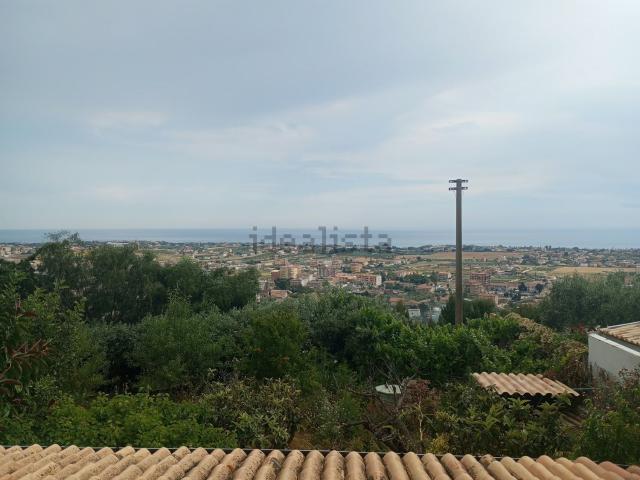 Villetta indipendente in vendita di 380 m² in Via Mattia Pascal