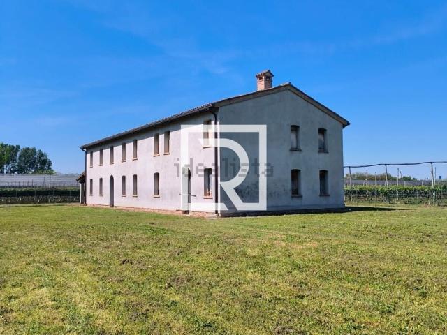 Villetta indipendente in vendita di 380 m² in Via San Vitale, 27