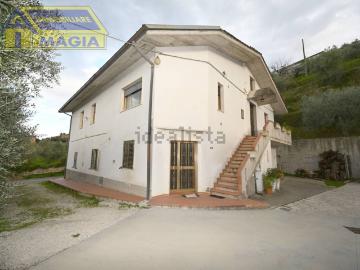 Villetta indipendente in vendita di 380 m² in Via Po, 3