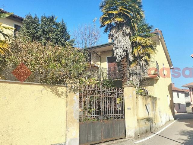 Villetta indipendente in vendita di 380 m² in Via Papa Giovanni XXIII