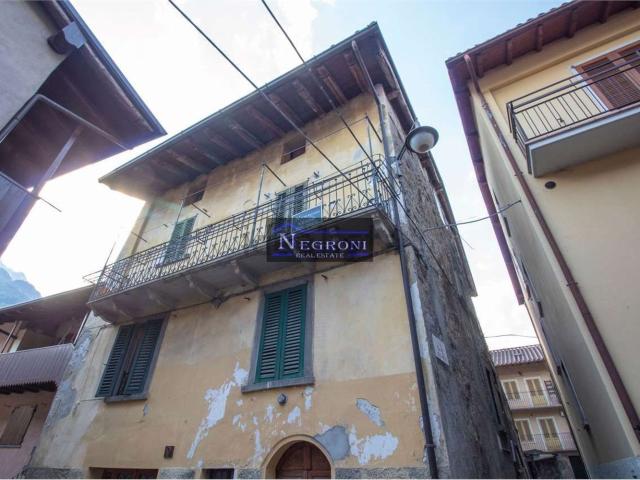 Villetta indipendente in vendita di 380 m² in Via Rossini, 9