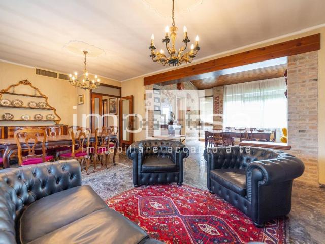 Villetta indipendente in vendita di 380 m² in Via Treviso