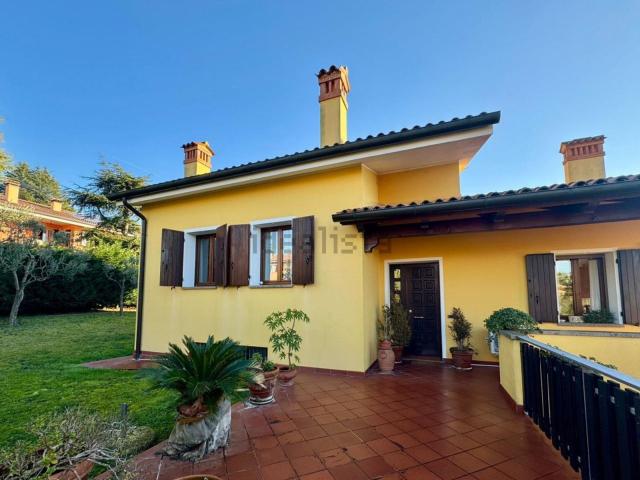 Villetta indipendente in vendita di 380 m² in Via Venezia