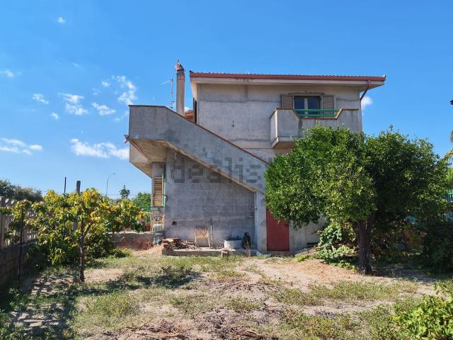 Villetta indipendente in vendita di 380 m² in Circonvallazione Sud, 111