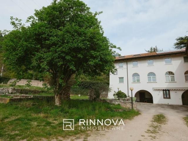 Villetta indipendente in vendita di 380 m² in Località La Vela