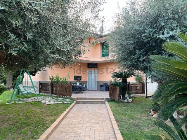 Villetta indipendente in vendita di 380 m² in Piazza Vecchia, 11