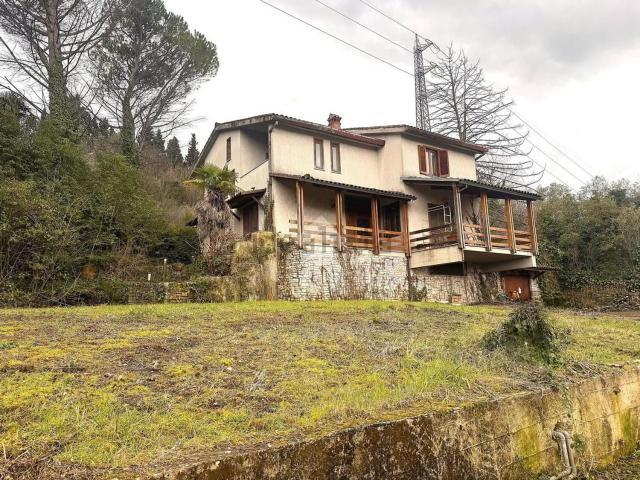 Villetta indipendente in vendita di 380 m² in Strada di Cesure