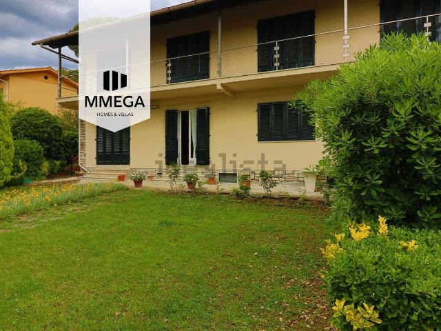 Villetta indipendente in vendita di 382 m² in Via Adige